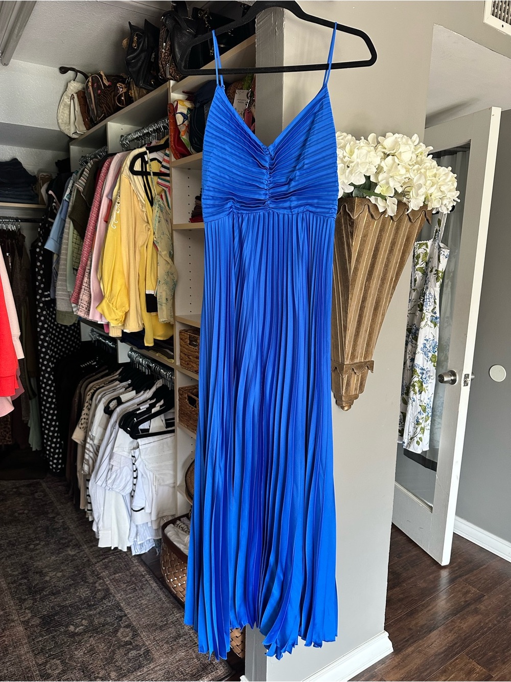 Elegant Blue Pleated Spaghetti-Strap Maxi Dress - Picture 3 of 6